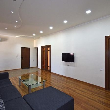 Tumanyan Street 3 Bedroom Deluxe Apartment With Large Balcony Tm662 เยเรวาน ภายนอก รูปภาพ