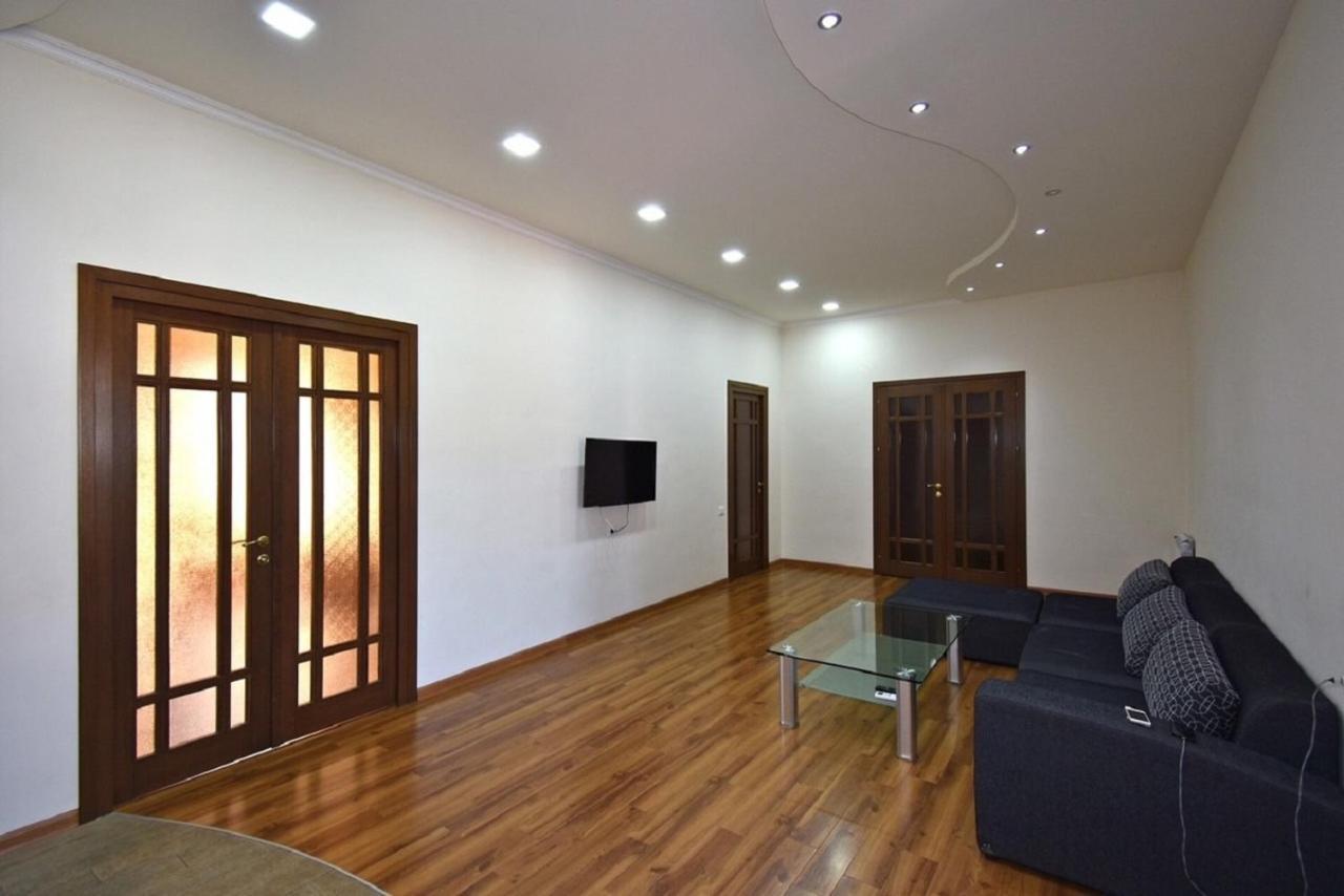 Tumanyan Street 3 Bedroom Deluxe Apartment With Large Balcony Tm662 เยเรวาน ภายนอก รูปภาพ