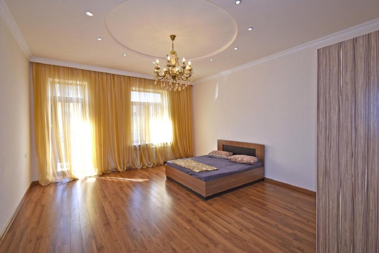 Tumanyan Street 3 Bedroom Deluxe Apartment With Large Balcony Tm662 เยเรวาน ภายนอก รูปภาพ