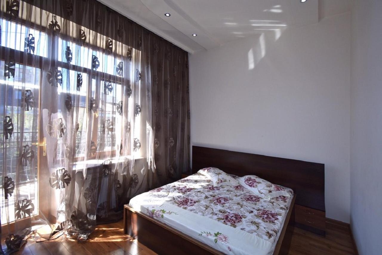 Tumanyan Street 3 Bedroom Deluxe Apartment With Large Balcony Tm662 เยเรวาน ภายนอก รูปภาพ